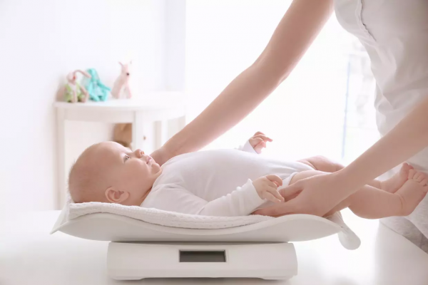 Quelle est l’utilité d’un pèse bébé à la maison ?